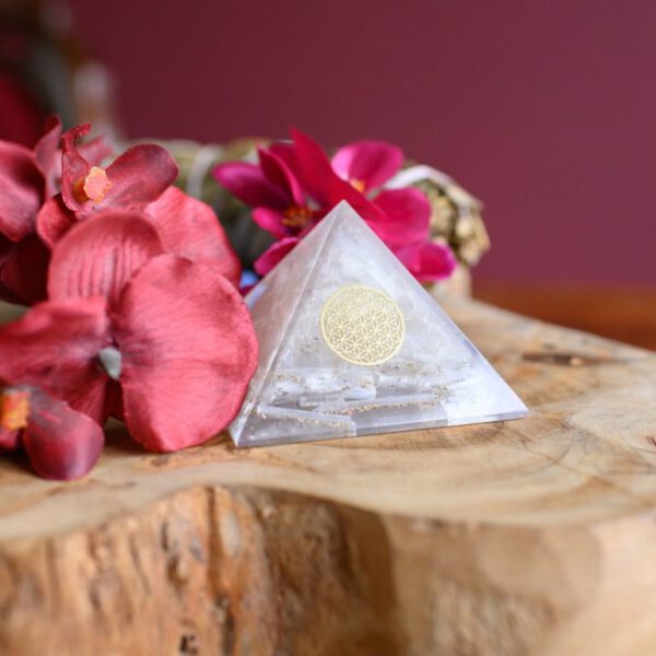 Pyramide d'Orgonite Sélénite  - Fleur de Vie - Shop Spirituel 1